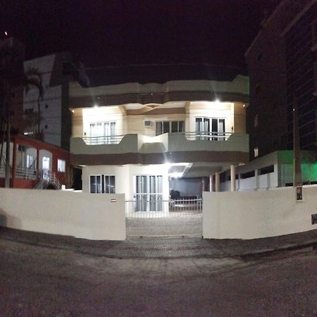 דירות בומבינאס Residencial Nereu מראה חיצוני תמונה